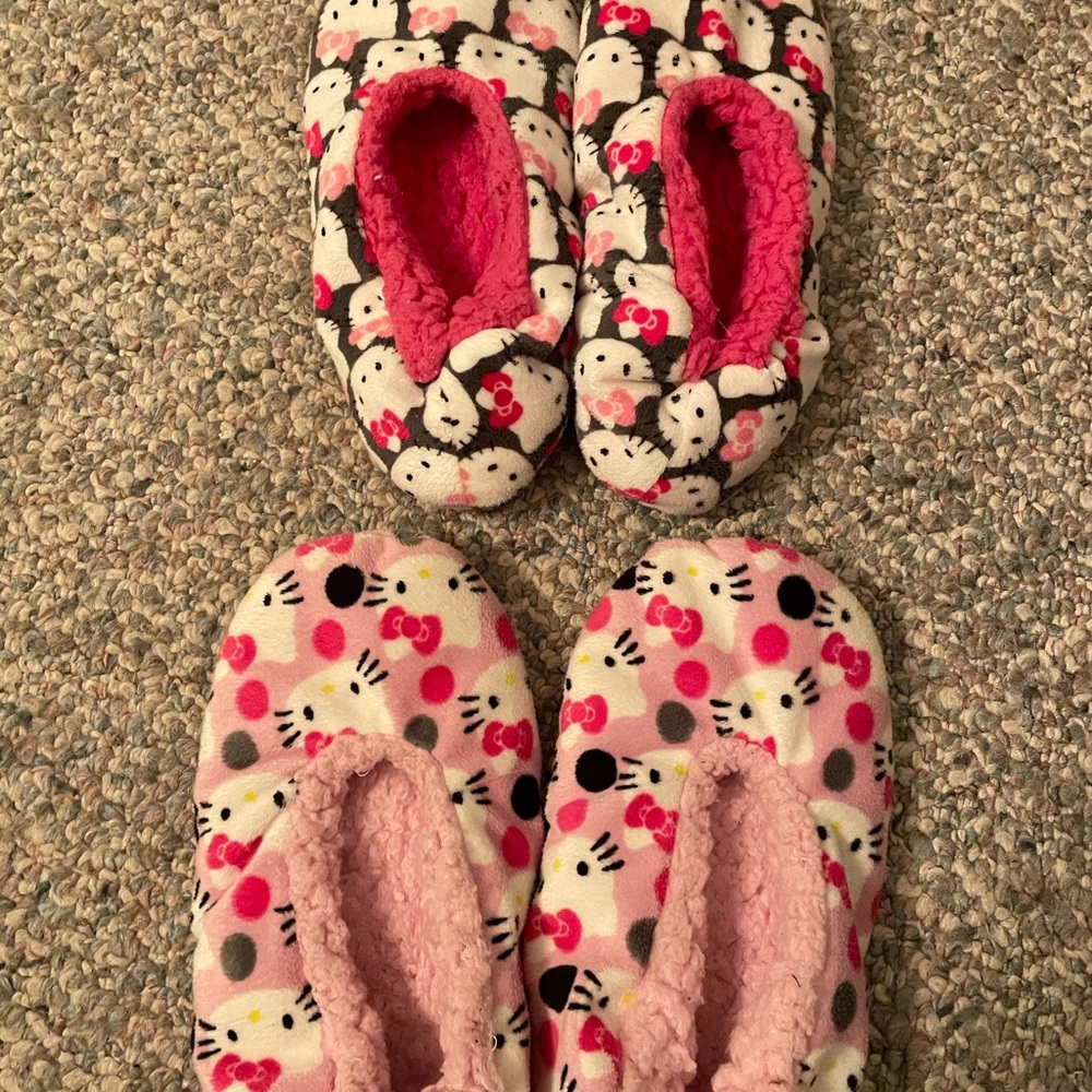 Sanrio Hello Kitty Pink House Slippers Bundle